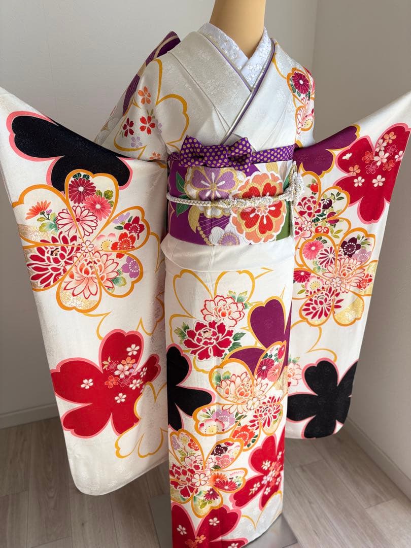 ⭐️可愛い振袖フルセット　正絹振袖　成人式　白地系　地紋柄　銀通し　駒刺繍