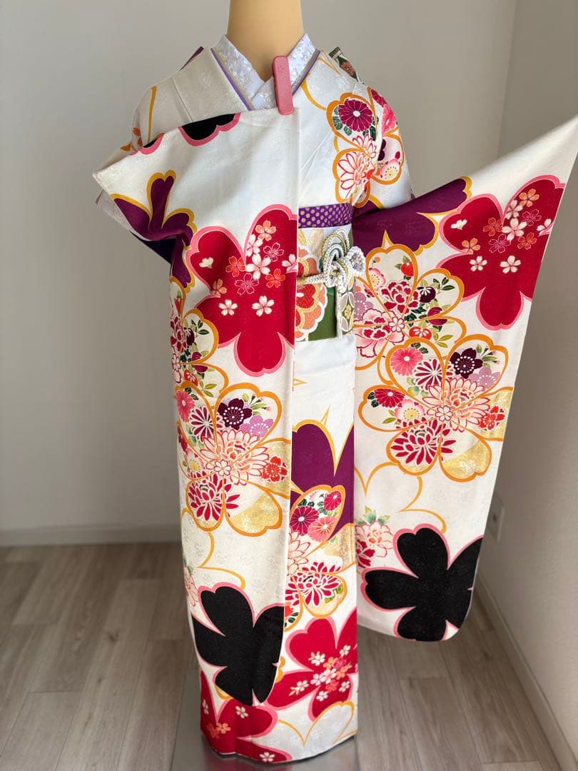 ⭐️可愛い振袖フルセット　正絹振袖　成人式　白地系　地紋柄　銀通し　駒刺繍