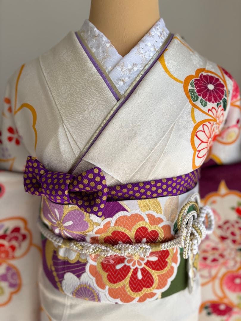 ⭐️可愛い振袖フルセット　正絹振袖　成人式　白地系　地紋柄　銀通し　駒刺繍