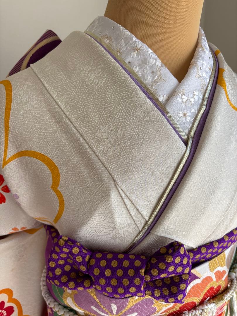 ⭐️可愛い振袖フルセット　正絹振袖　成人式　白地系　地紋柄　銀通し　駒刺繍