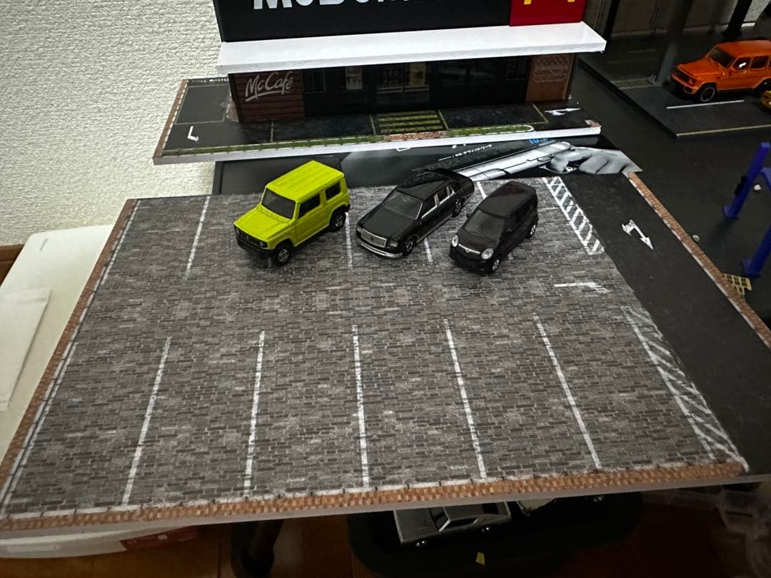 64/1 McDonald's ミニチュア店舗とミニカーセット