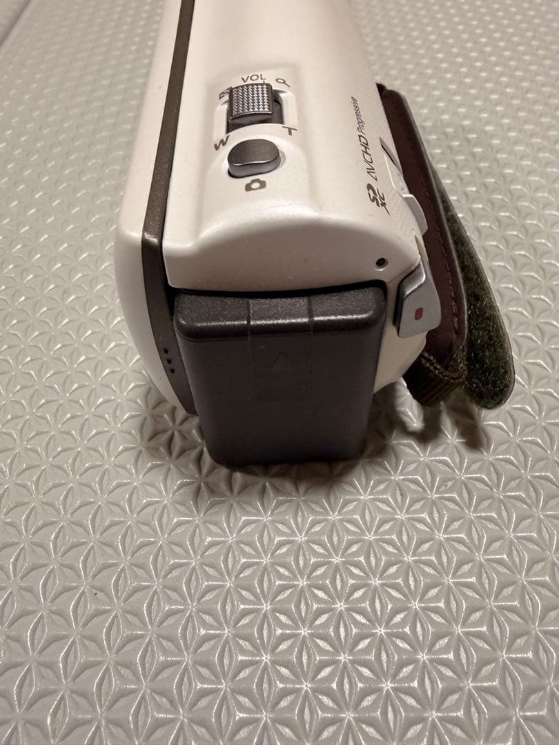 R*o様 Panasonic HDC-V360MフルHD ビデオカメラ 本体