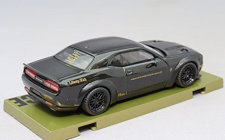ターマック ワークス LB-WORKS ダッジ チャレンジャー コンテナ2個付き