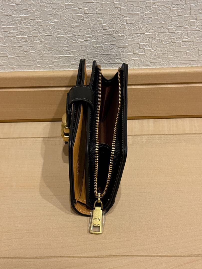 【人気商品】COACH コーチ タビーミディアムウォレット　黒色