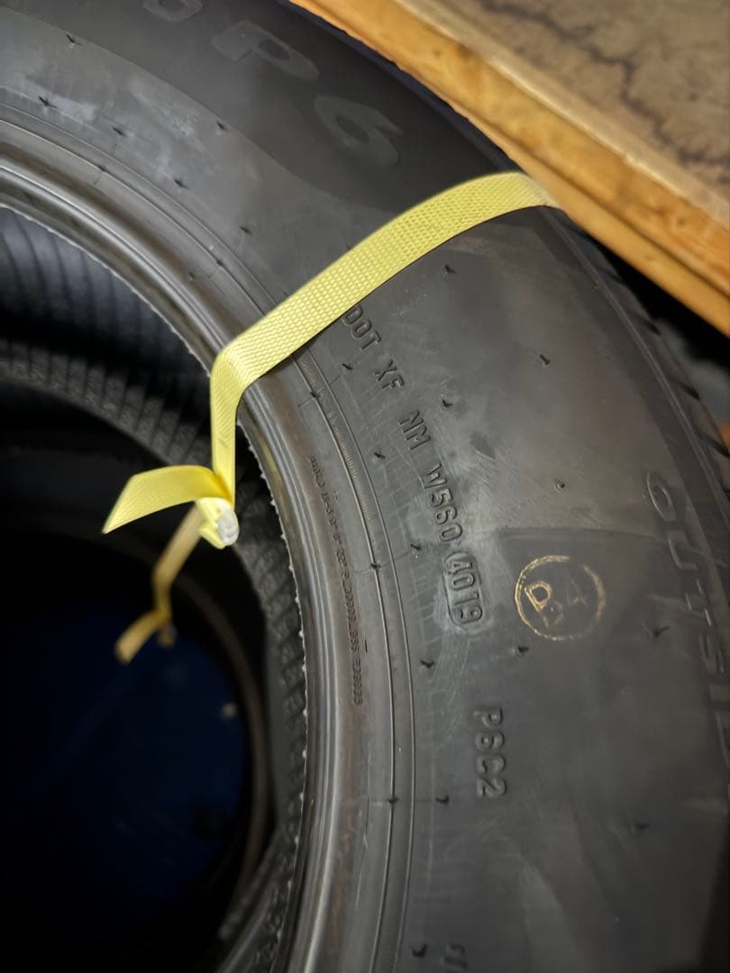 PIRELLI サマータイヤ　16インチ