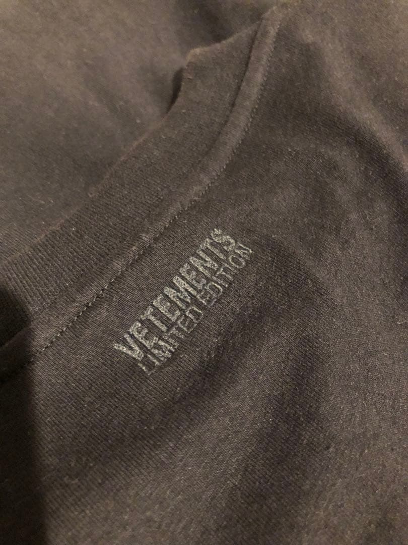 VETEMENTS ヴェトモン ロゴ Tシャツ