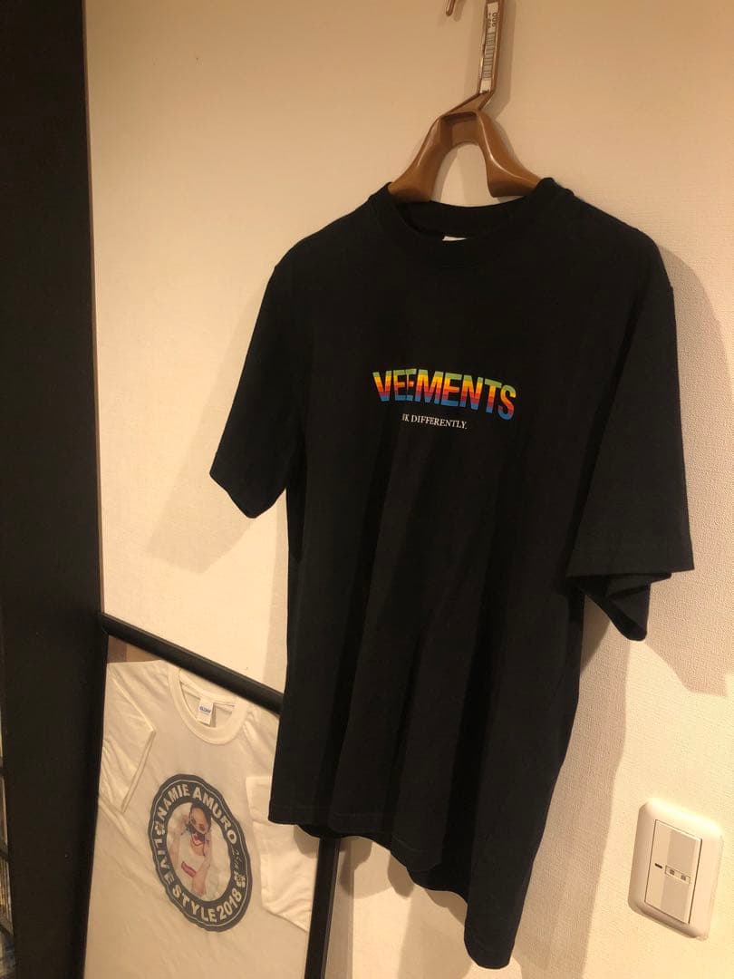 VETEMENTS ヴェトモン ロゴ Tシャツ