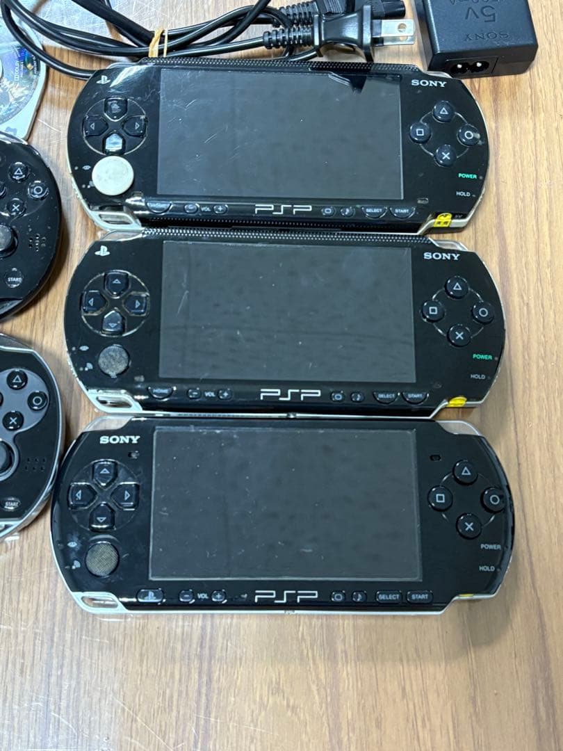 【*能様 PS Vita2台とPSP3台セット 充電器付き