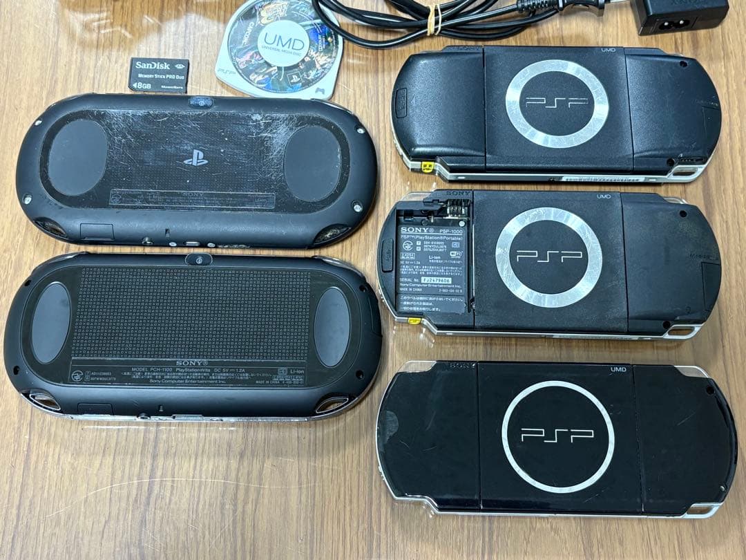 【*能様 PS Vita2台とPSP3台セット 充電器付き