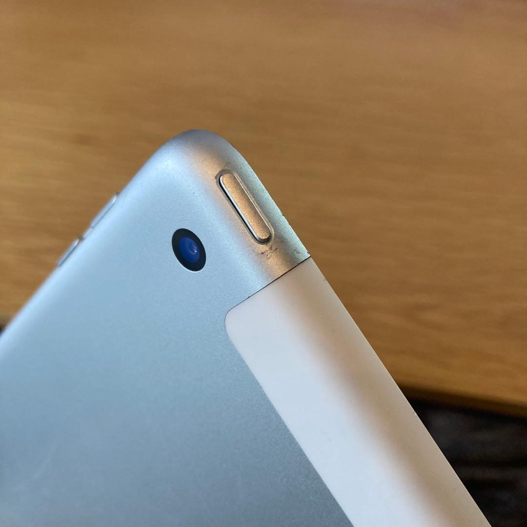 Apple iPad (第5世代) 128GB シルバー