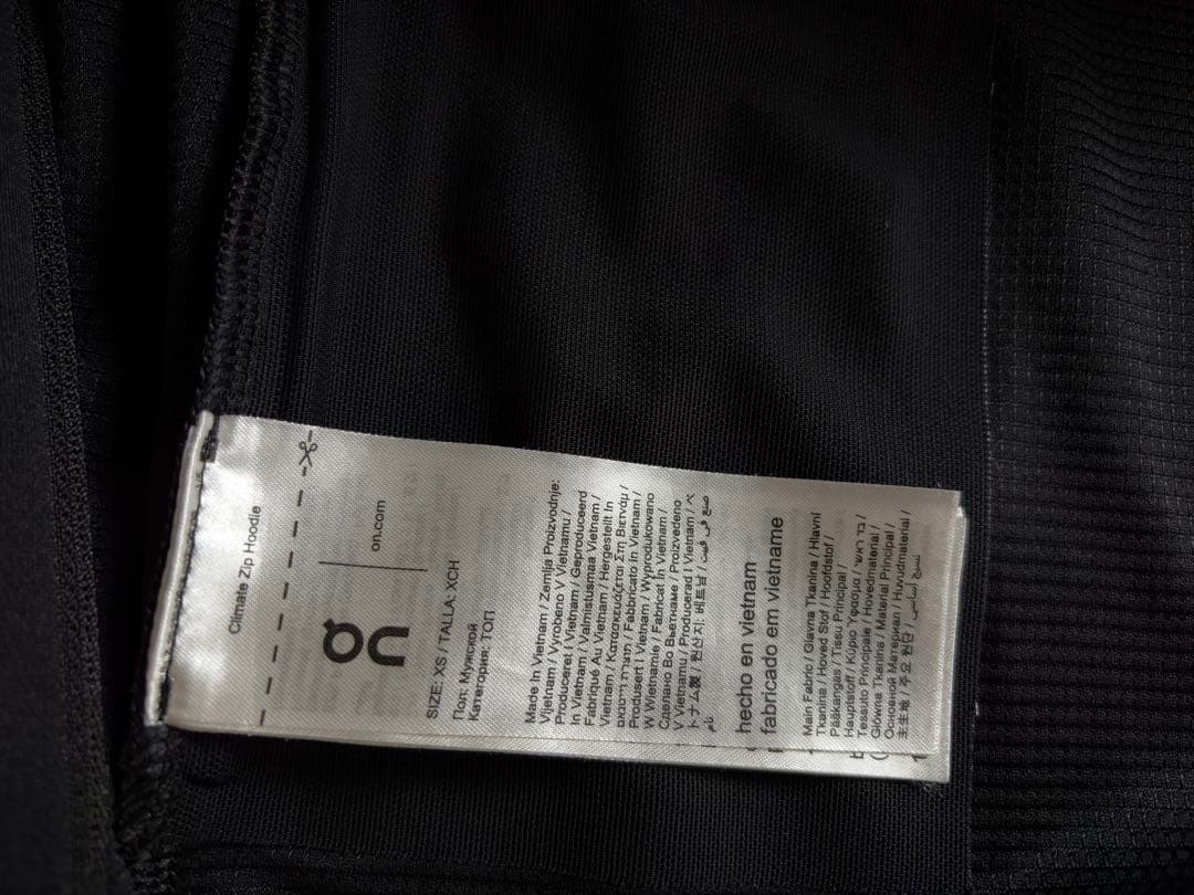 on クライメイトジップフーディー