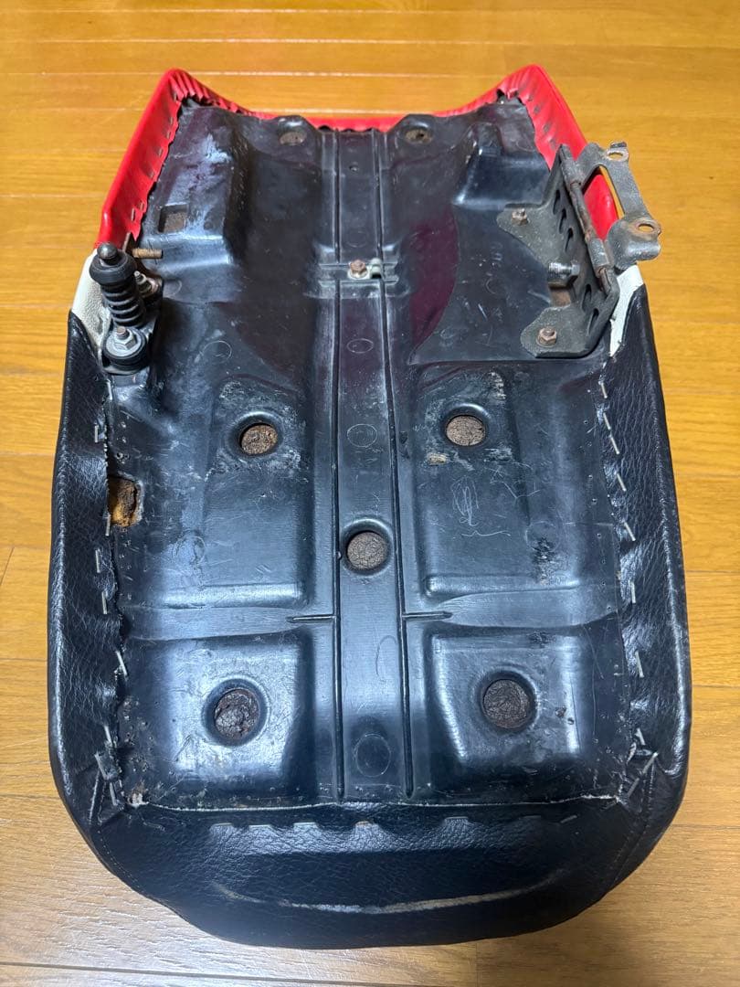 CBX400F シート　木山　BEET