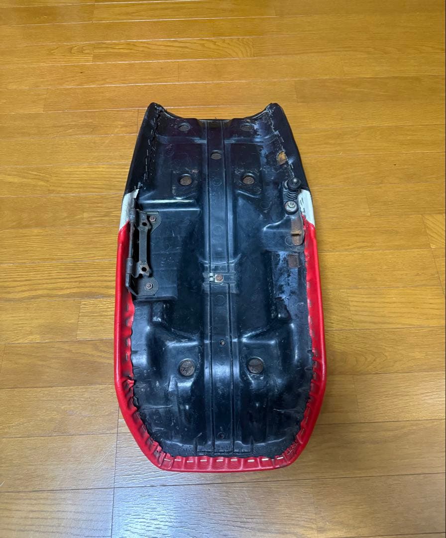 CBX400F シート　木山　BEET