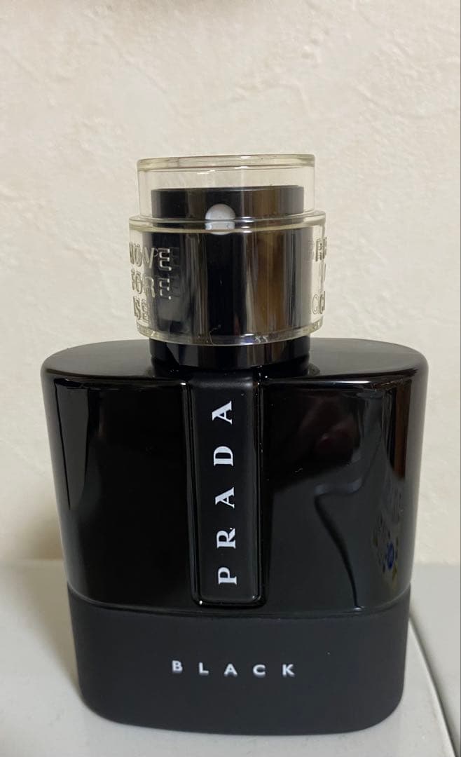 プラダブラックオーデパルファム【50ml】未使用に近い！