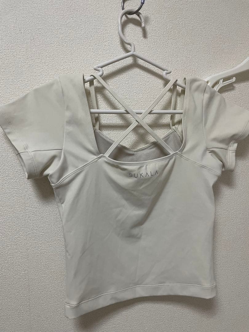 SUKALA カップ付きオープンネックTee Mサイズ