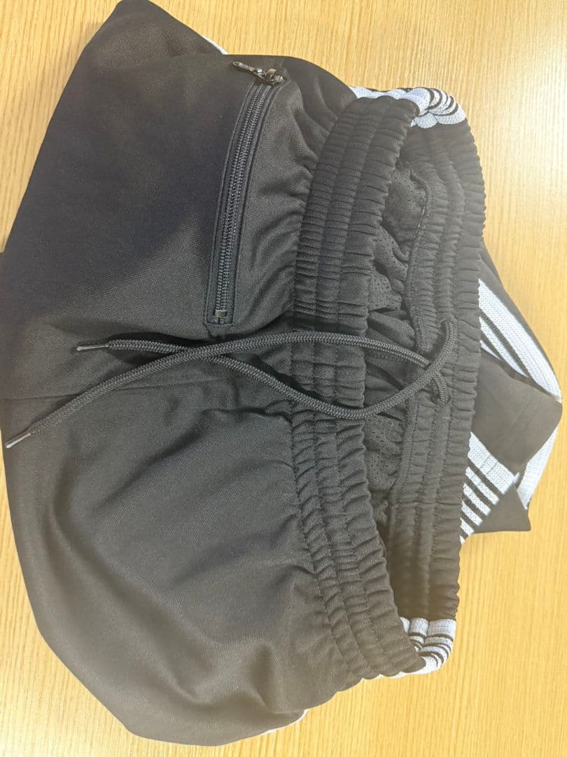 ニードルス　黒のトレーニングパンツ 蝶の刺繍付き
