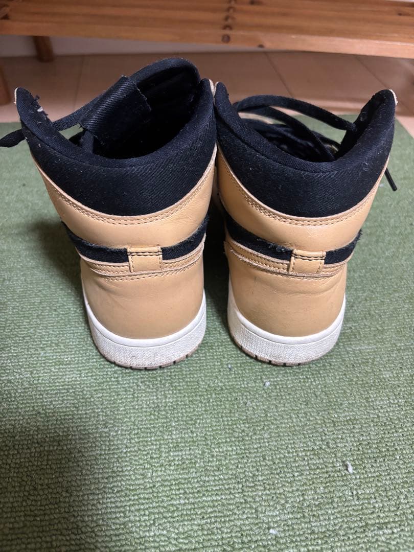 Nike Air Jordan 1 ベージュ/ブラック