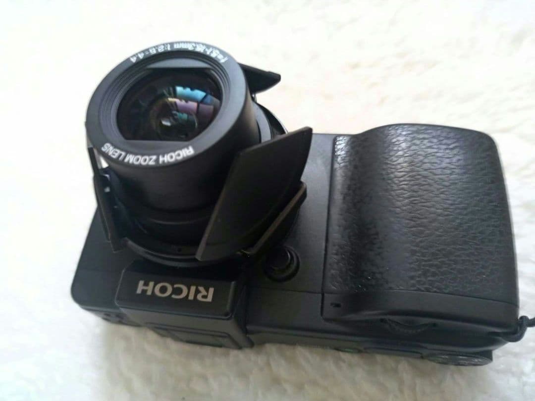 RICOH GX200 コンパクトデジタルカメラ自動開閉式キャップ付本体と充電器