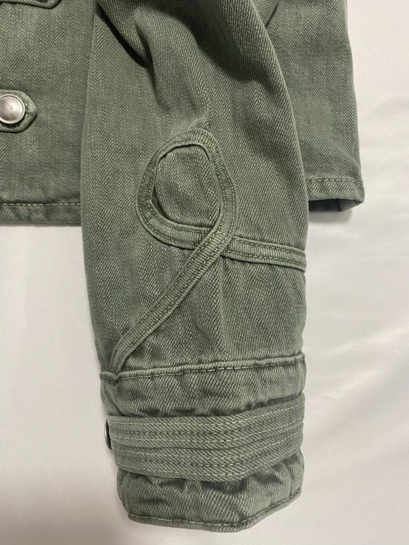 新品 ZARA ボタンディテール入りフィットジャケット 緑色 L