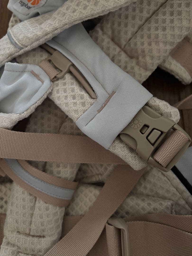 【美品】ergobaby 抱っこ紐 メッシュ ベージュ フリーサイズ