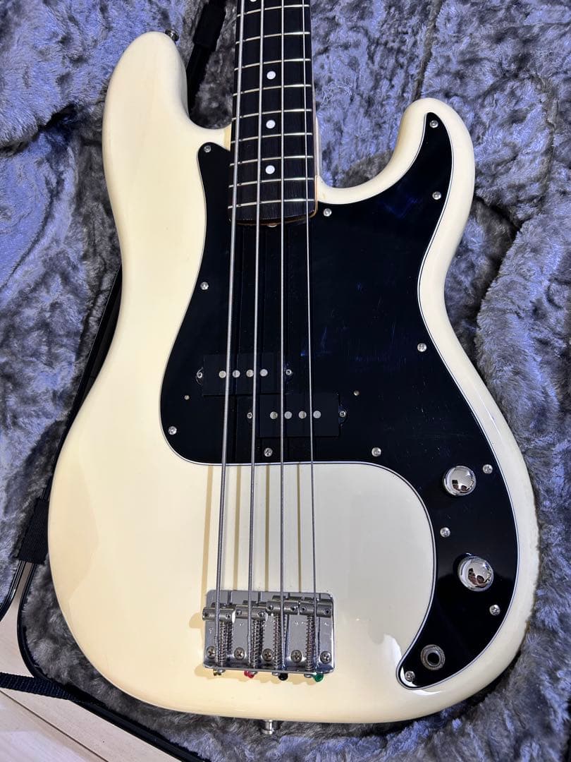 fender プレシジョンベース　指板ブラック加工