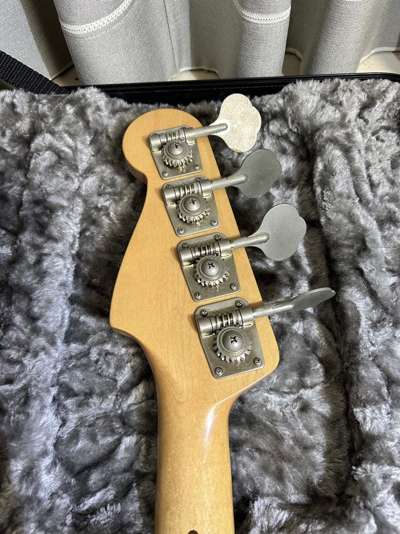 fender プレシジョンベース　指板ブラック加工