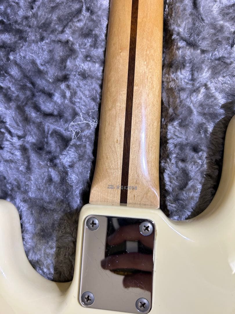 fender プレシジョンベース　指板ブラック加工