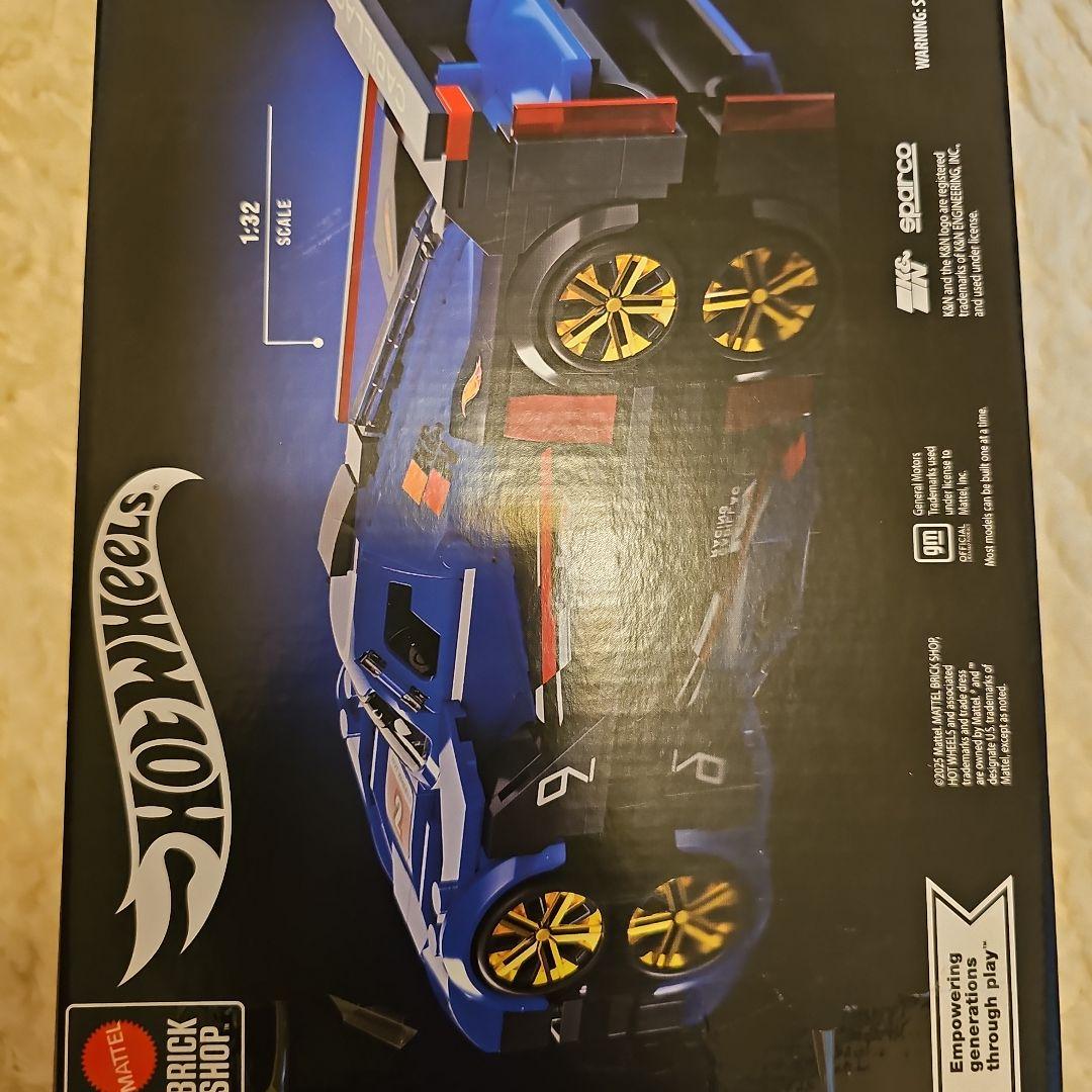 ミニカー Hot Wheels Cadillac Hypercar 1/32 + 1/64