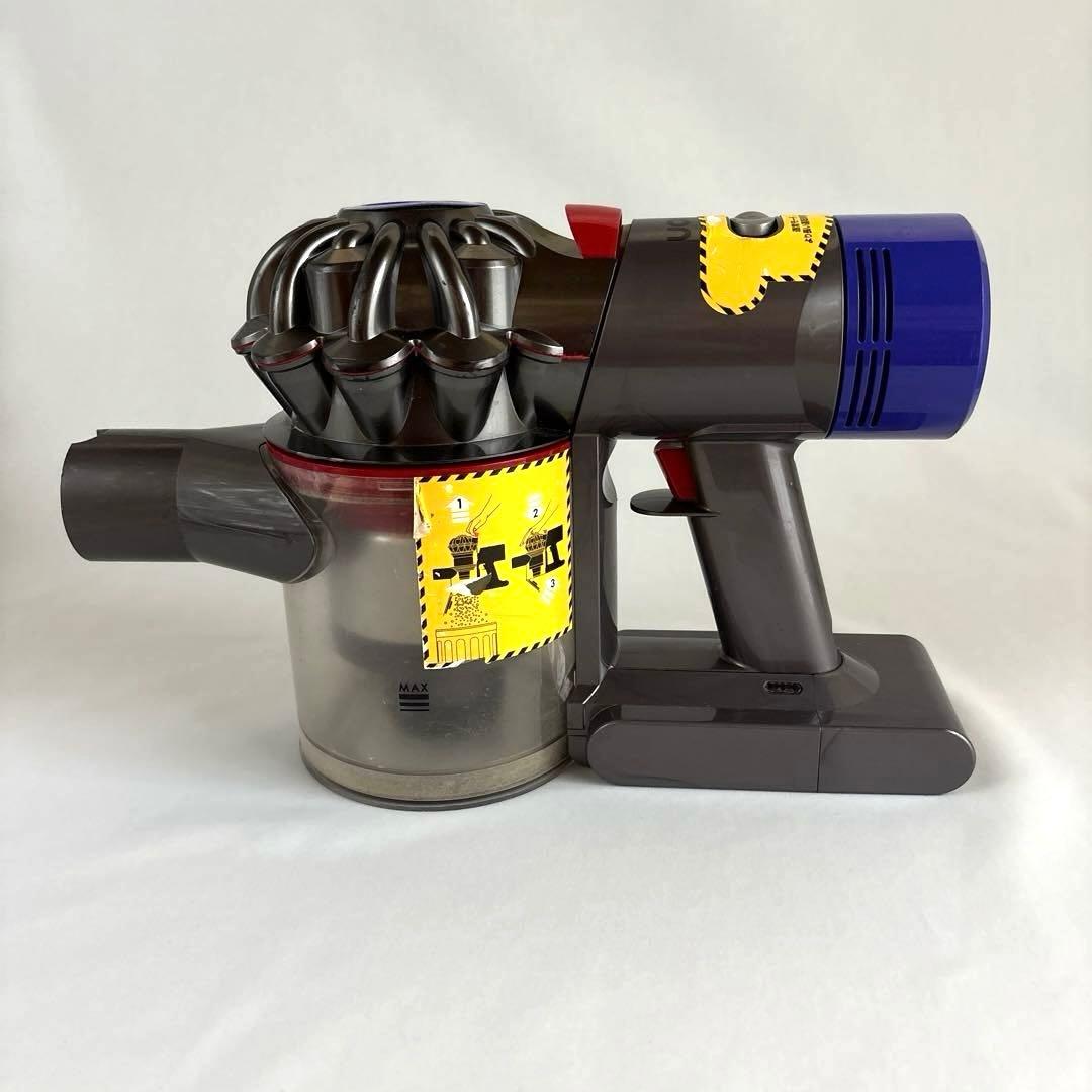 Dyson V8 Fluffy 本体 充電器・アタッチメント付き