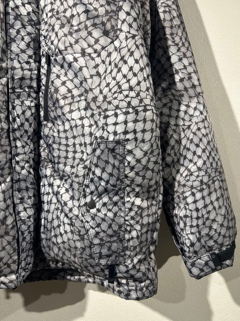 BURTON スノーボードジャケット　ダウンジャケット
