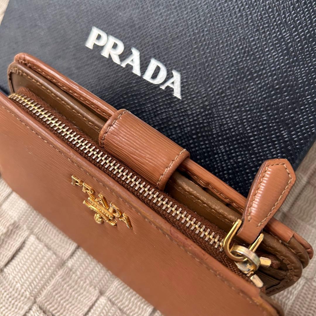 PRADA プラダ　ブラウン 二つ折り財布