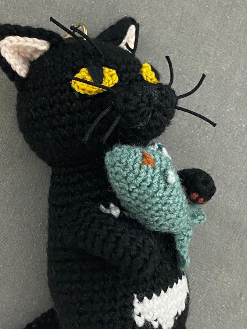 【こちゃのすけページ】黒猫さんと白猫さんのあみぐるみキーホルダー