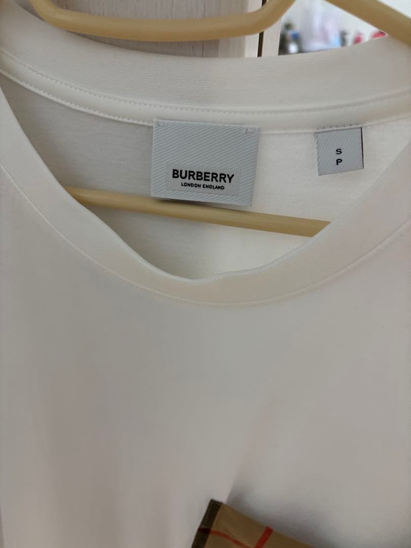 美品BURBERRY ホワイト Tシャツ Sサイズ ポケット付き
