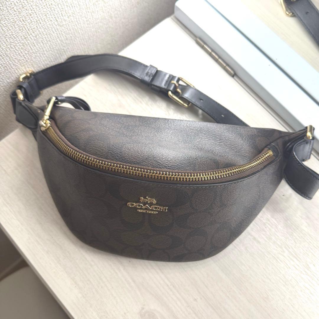 COACH ダークブラウン ボディバッグ