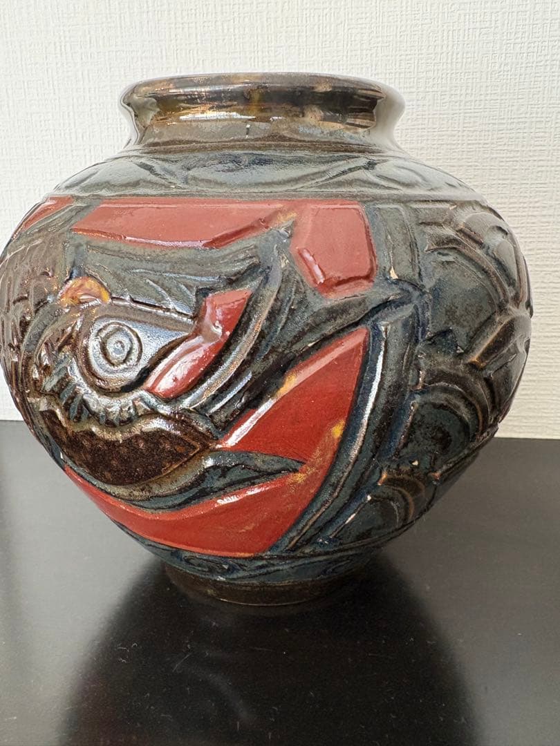 【光ちゃん】陶器花瓶　やちむん　沖縄　壺屋焼 赤絵魚紋 小橋川卓卓史