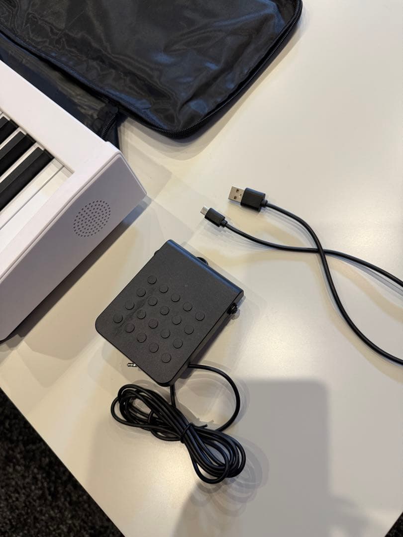 pi　電子ピアノ61盤　軽量　キャリングケース付き