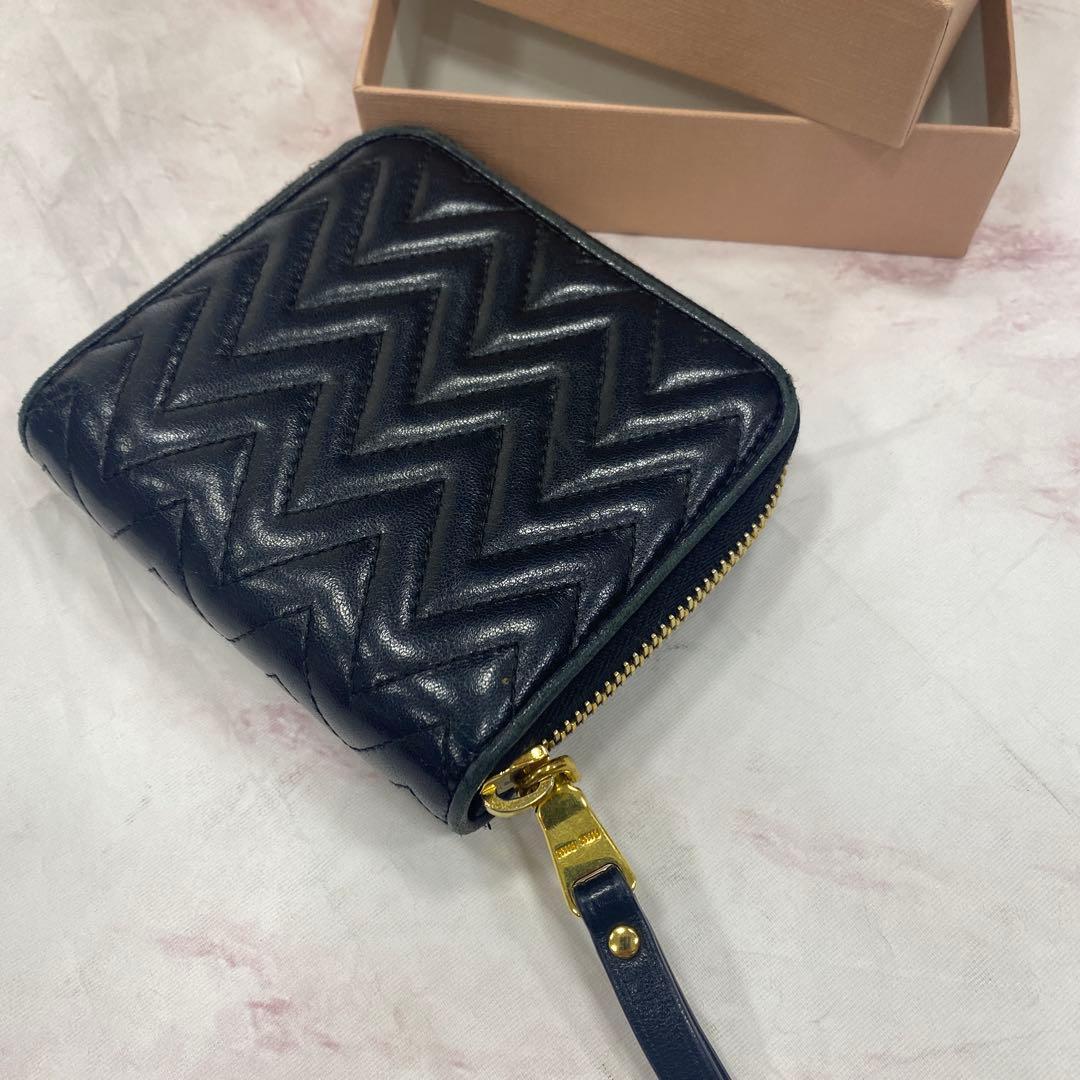 miumiu マテラッセ　ラウンドファスナー　ブラック折財布