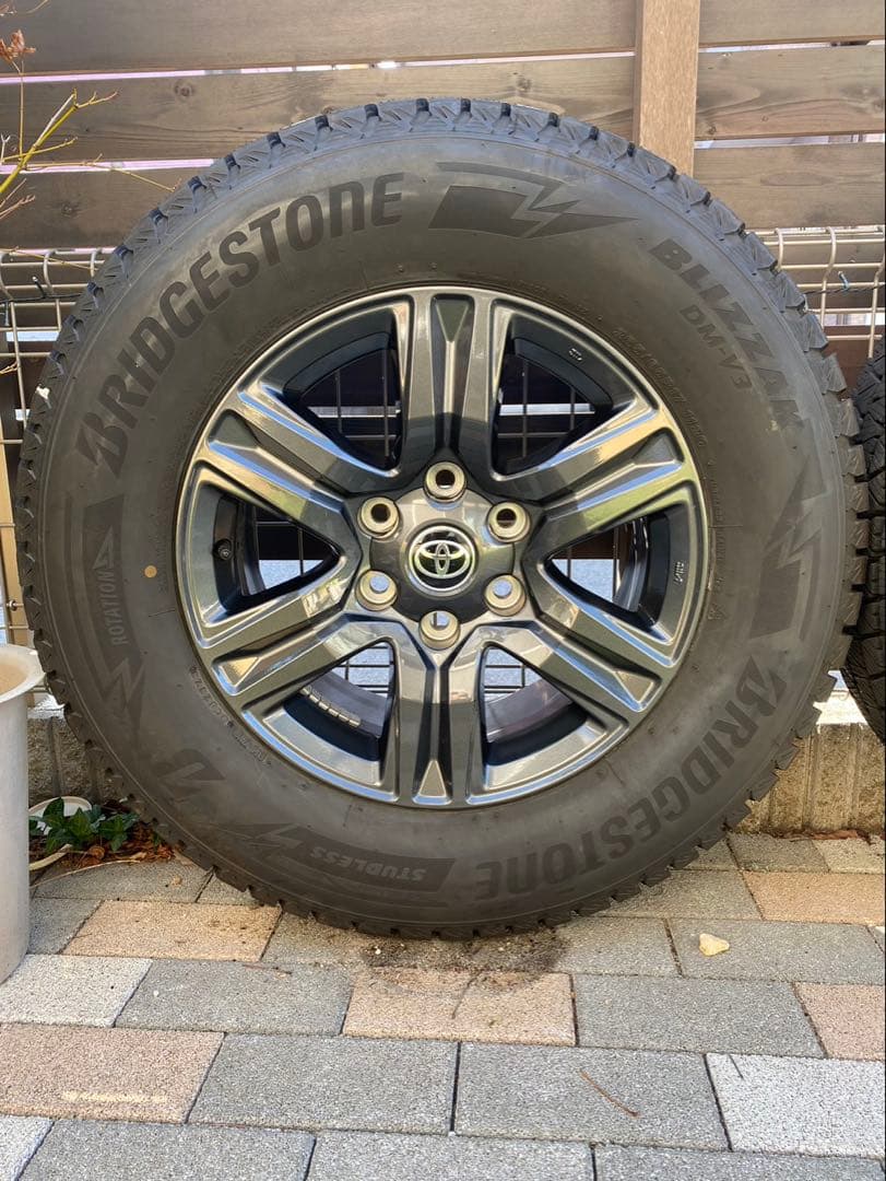 ハイラックス スタッドレス　ブリヂストン DM-V3 265/65R17