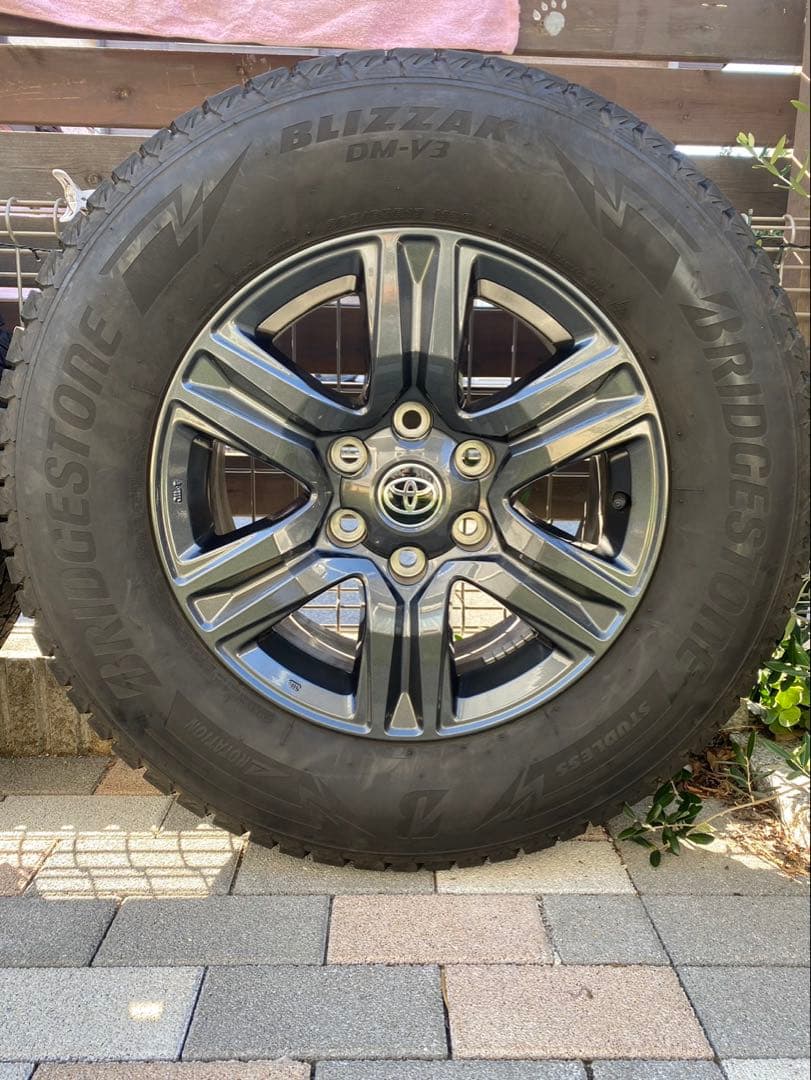 ハイラックス スタッドレス　ブリヂストン DM-V3 265/65R17