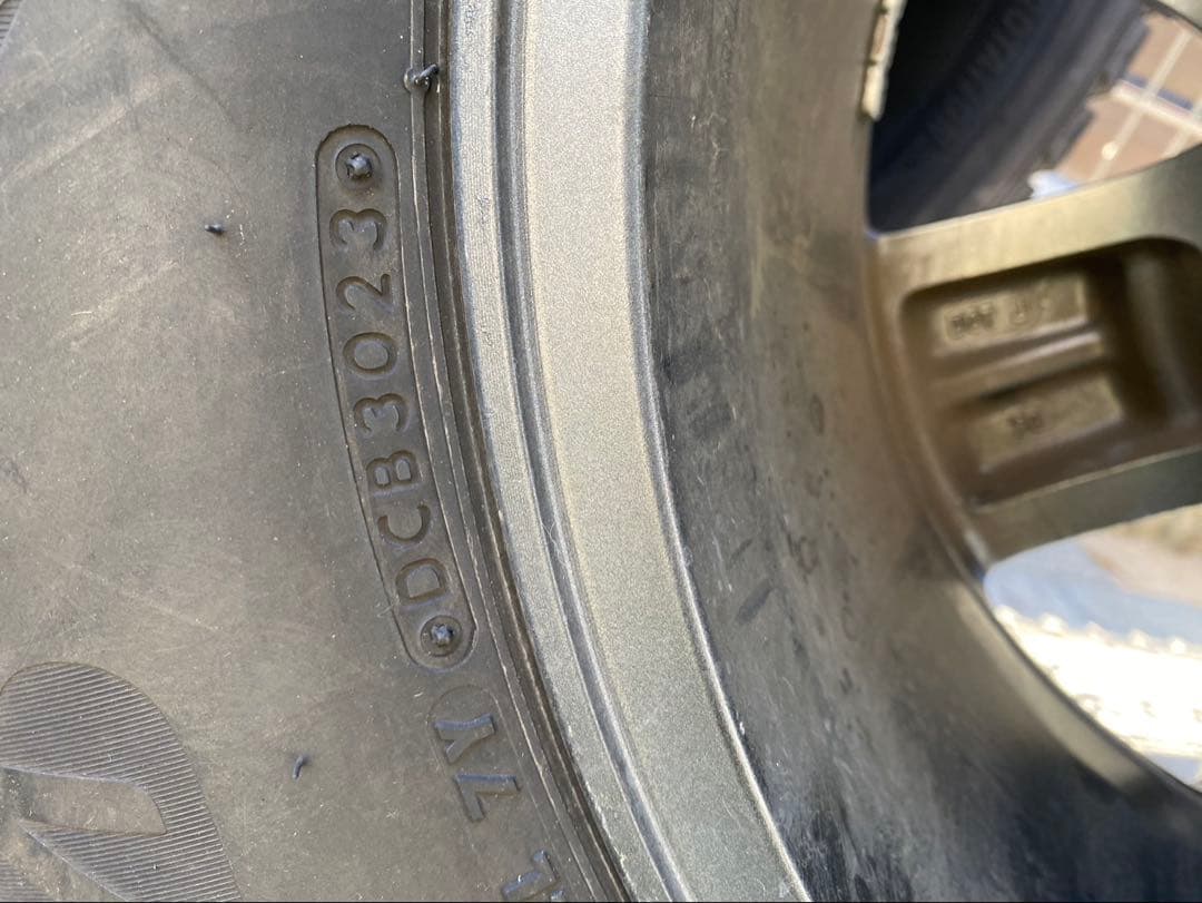 ハイラックス スタッドレス　ブリヂストン DM-V3 265/65R17