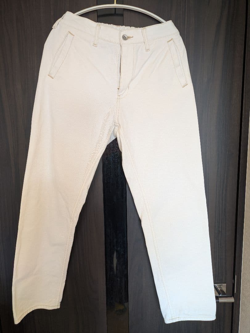 OUR こだわりシルエットのデニムパンツ（オフホワイト）