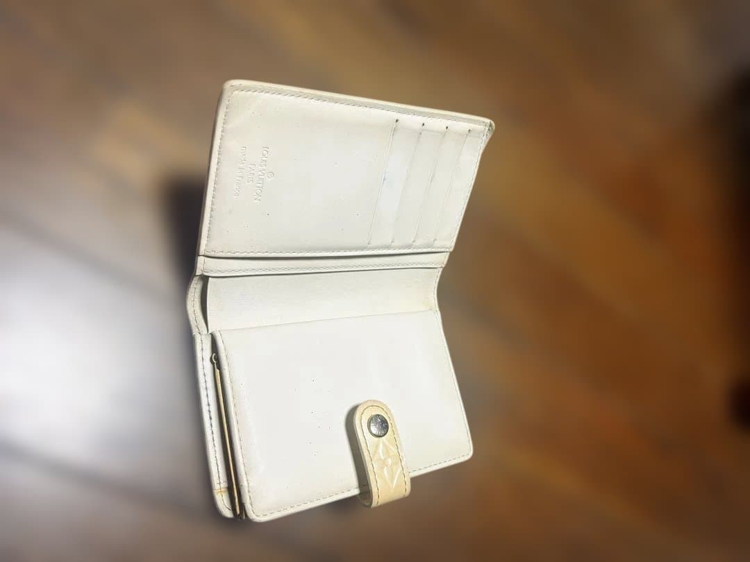 Louis Vuitton 二つ折り財布 クリーム