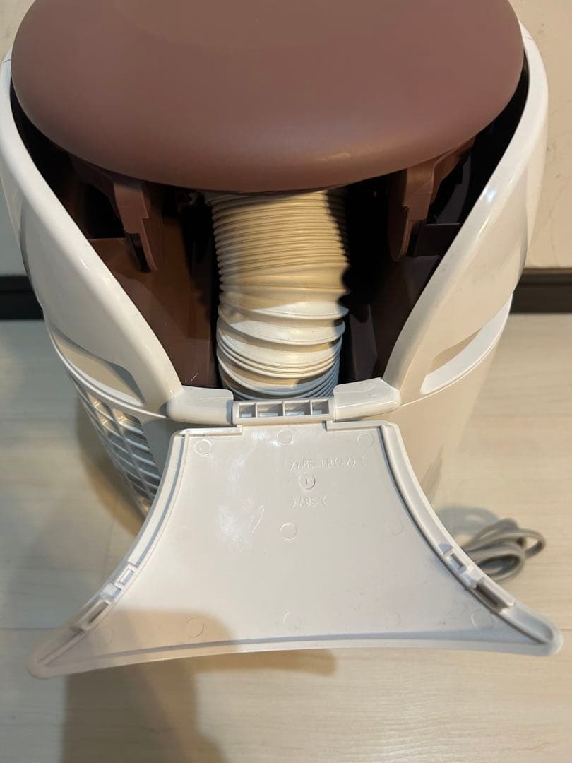【未使用品】シャープ プラズマクラスター搭載 ふとん乾燥機 UD-BF1-W