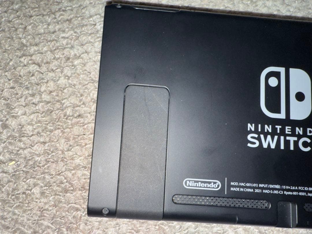 Nintendo Switch 本体とプロコントローラー