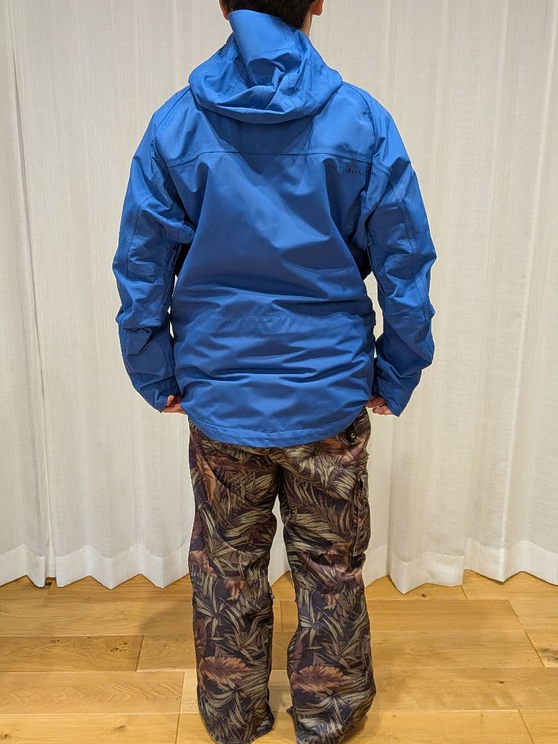 人気ブランド「BILLABONG」メンズスノーボードジャケット Mサイズ