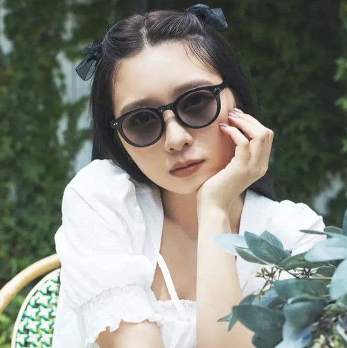 【】Zoff　nanako「折りたたみ調光サングラス」メガネケース