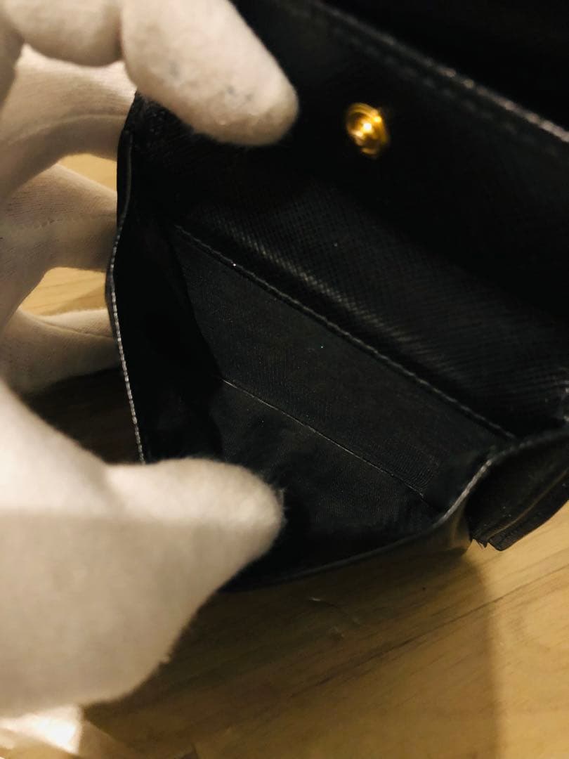 PRADA ブラック 二つ折り財布　ICチップ(RFID)搭載