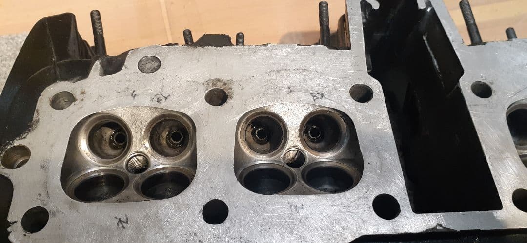 CB750F　CB750FBB　シリンダーヘッド　再塗装品