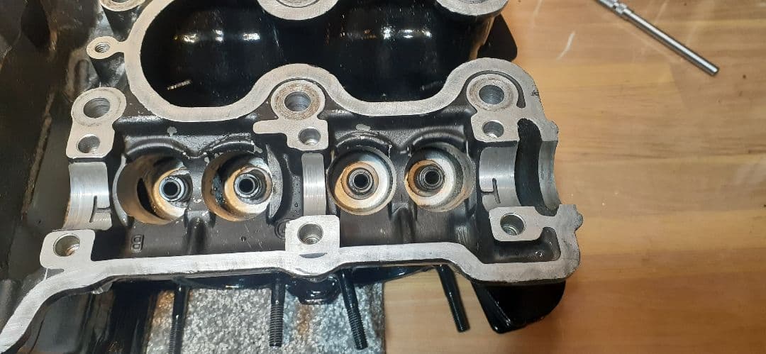 CB750F　CB750FBB　シリンダーヘッド　再塗装品