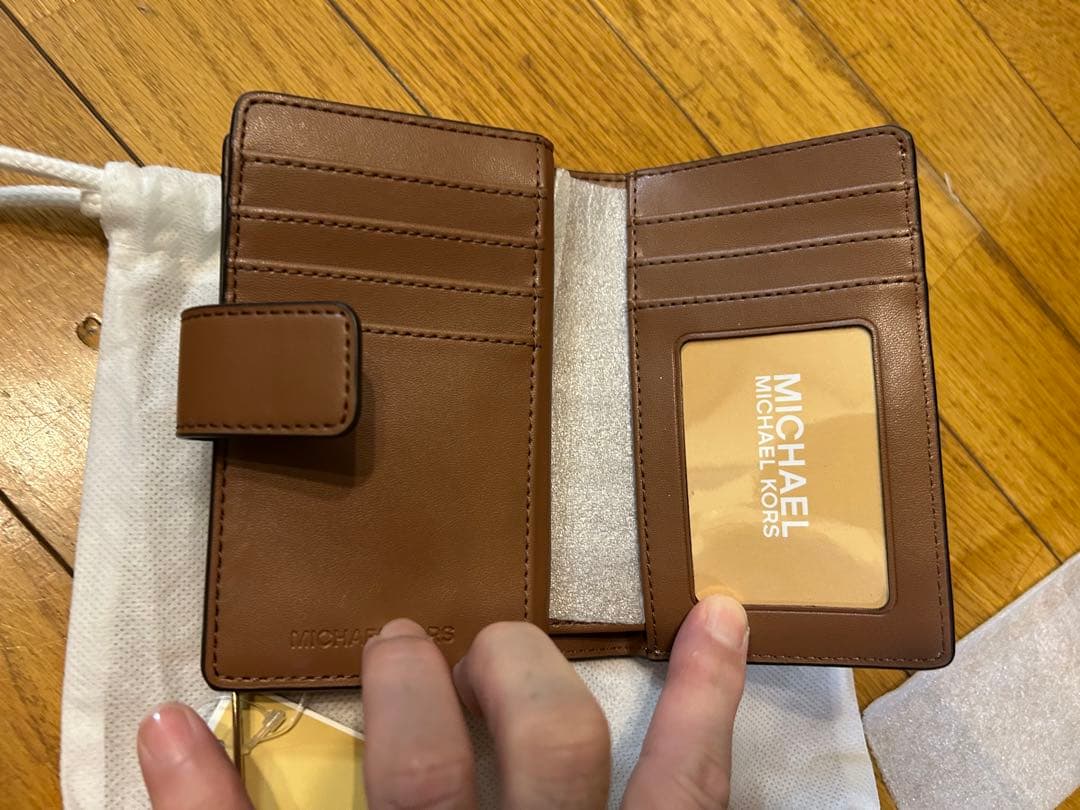 Farid Muhamad さま専用 MICHAEL KORS二つ折り財布